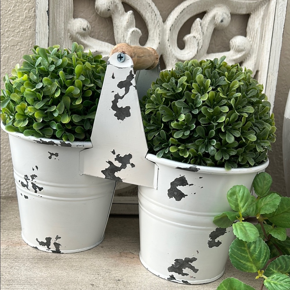 Rustic Farmhouse Chippy Cottage Creamy White Planter